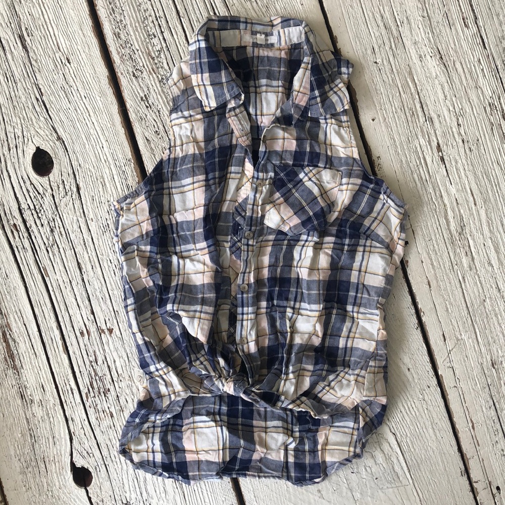 Maurices women’s button down tank sz small